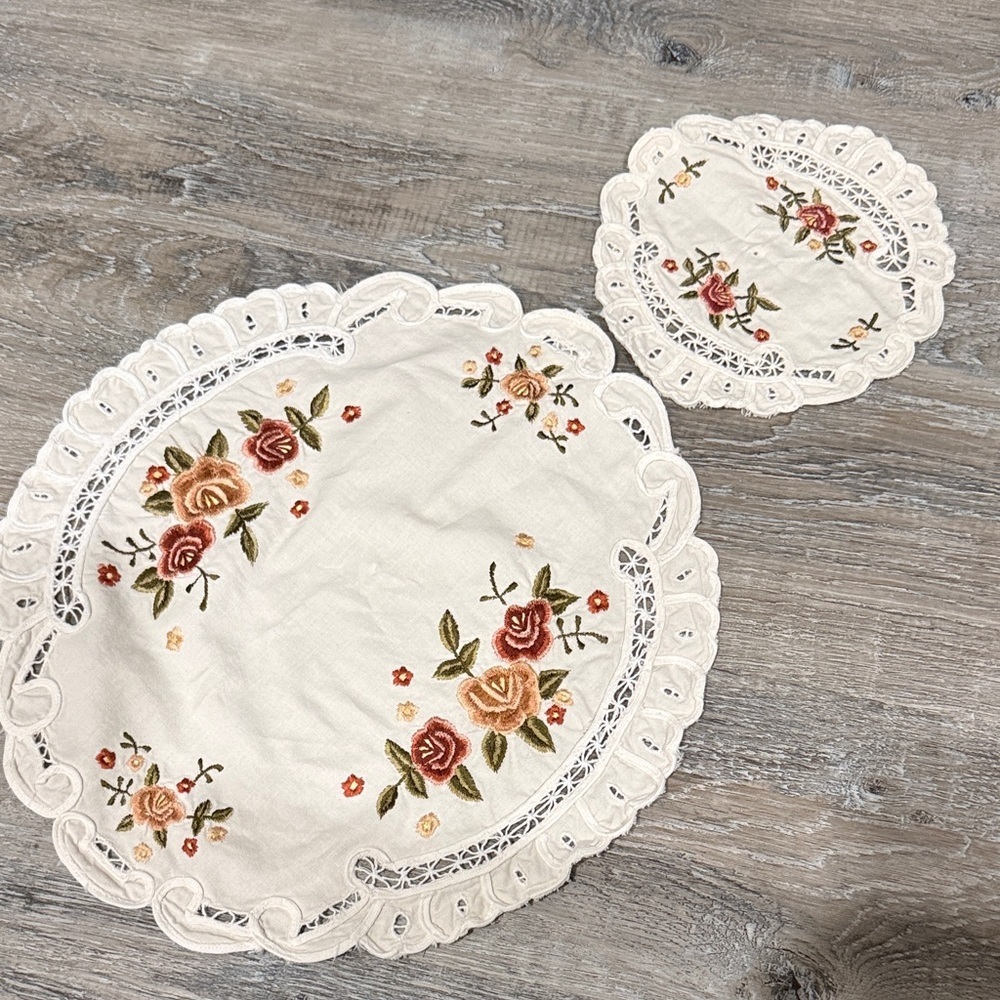 Embroidered Floral Lace Doily Set